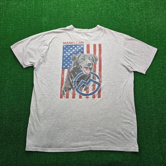 Magellan Tshirt Men XL Gray Short Sleeve USA Flag Labrador Dog Patriotic Outdoor - Picture 1 of 8